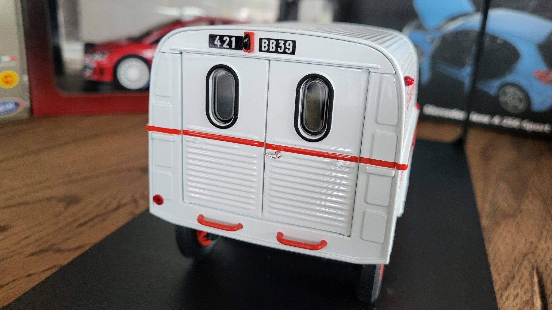 Norev Modellini d'auto: Citroën 2 CV Fourgonnette La Vache 1:18 Norev – Usato da Rothrist venduto da Juana5 3