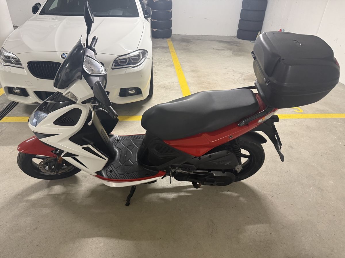 Kymco Scooters: Roller Kymco Super 8 125 weiss-rot 2011 – Gebraucht aus Wetzikon ZH von KIEE 2