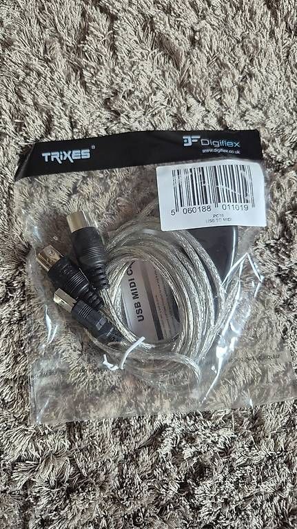 Câbles: USB - MIDI – Neuf avec emballage d'origine à Oberriet SG par maxie97