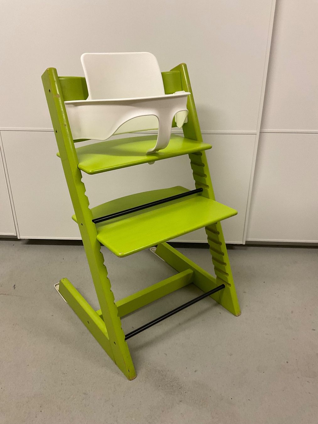 Stokke Seggioloni: Stokke Tripp Trapp Trip Trap mit Baby Set – Usato da Dinhard venduto da R.B.G23 1