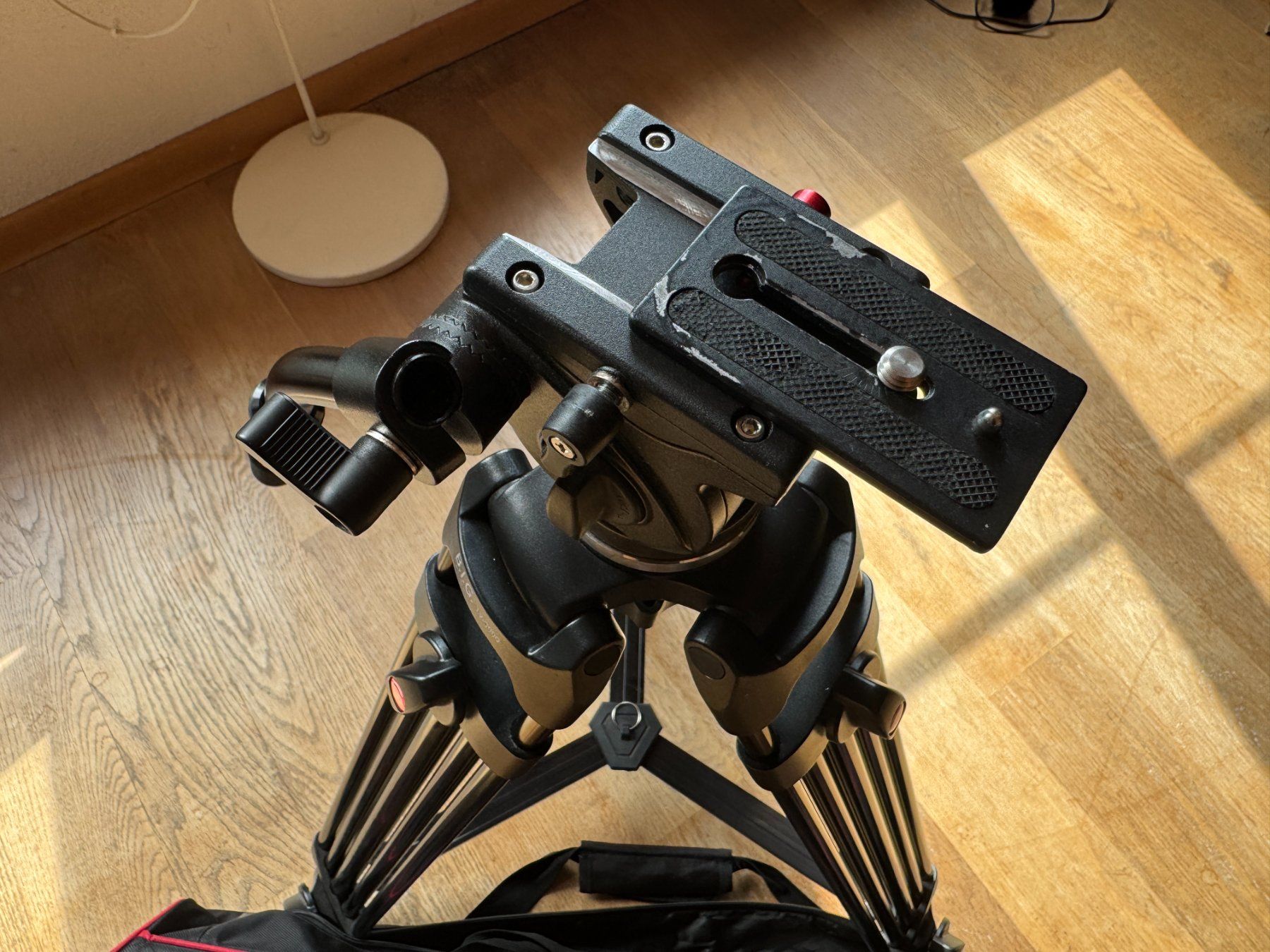 Trépieds & Accessoires: B.I.G. Videostativ TV-3000 Doppelrohrstativ – D'occasion à Aefligen par jes_5pt9 2