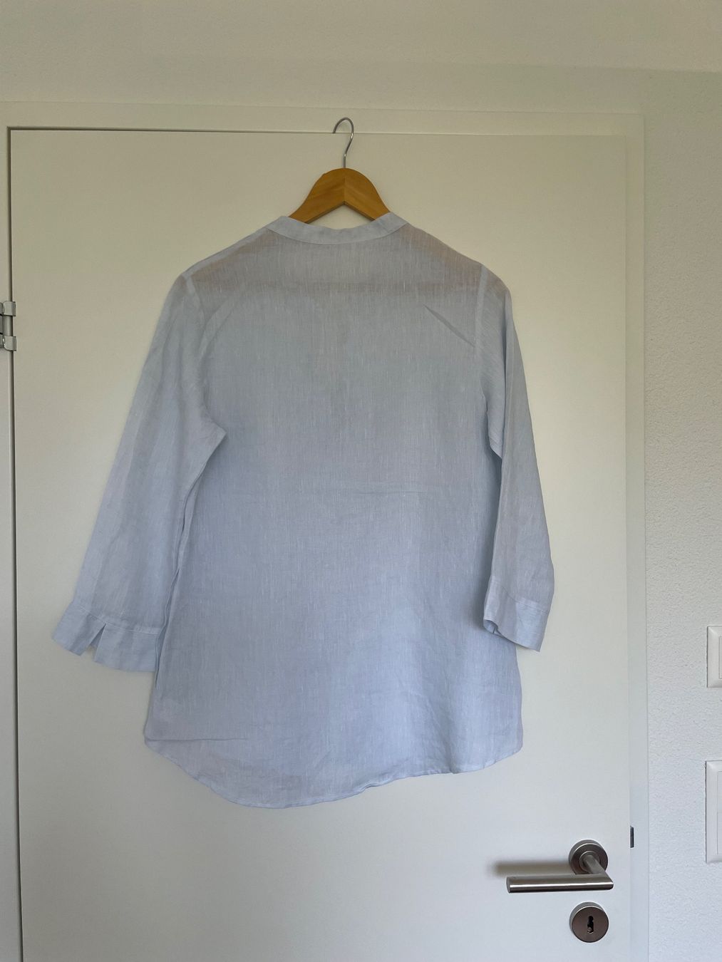 Blusen: Hubert Gasser Leinen Bluse Hellblau – Gebraucht aus Buchs SG von VintageHomeCH 2