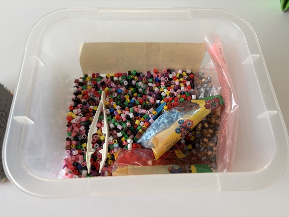 Kit bricolage: Kleine Bügelperlen mit Steckplatten – Usato da Rain venduto da Denbie 3
