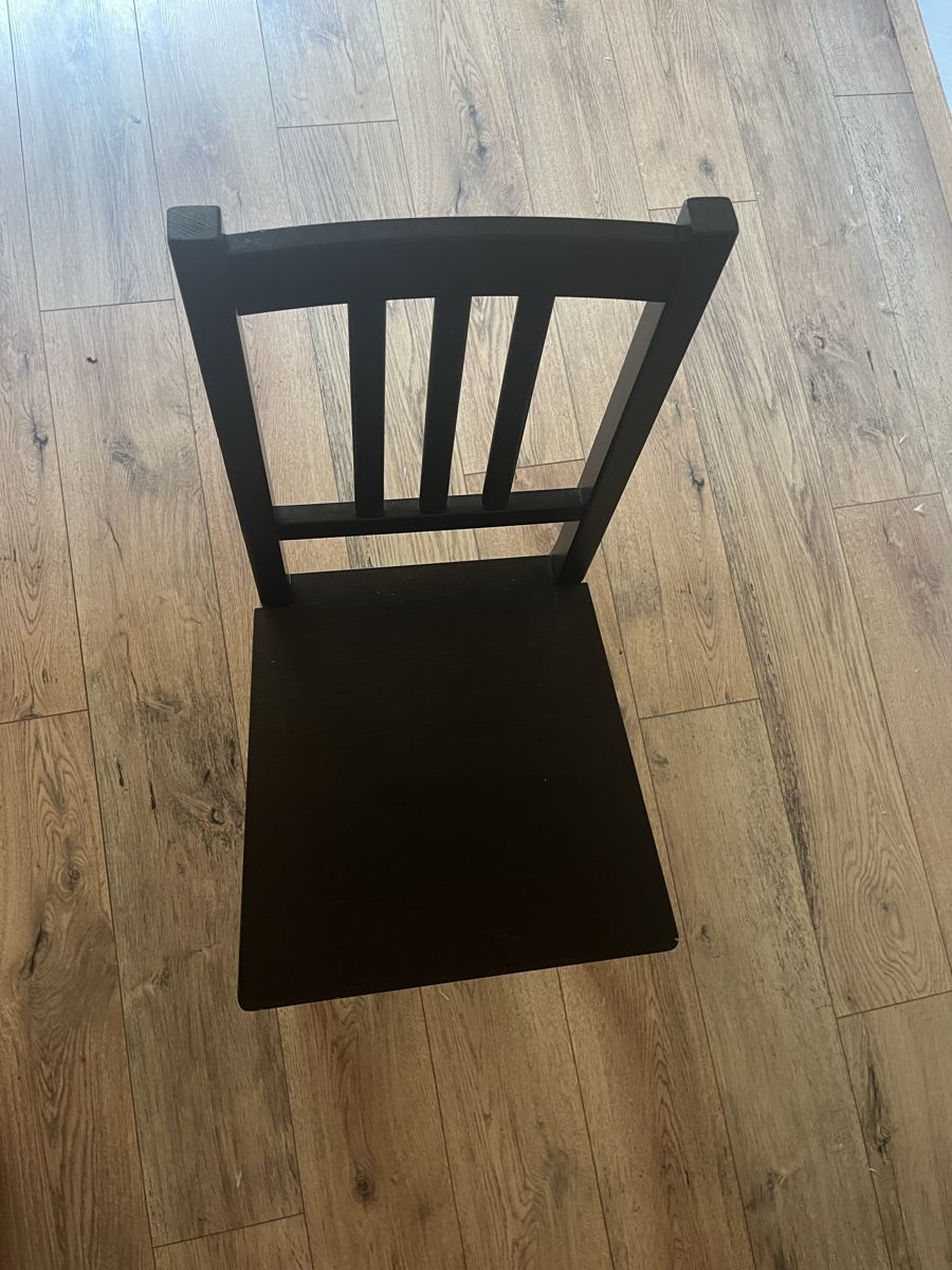 Ikea Chaises: Schwarzer Stuhl Holzsitz – Neuf (Voir description) à Zürich par jaelllara 1