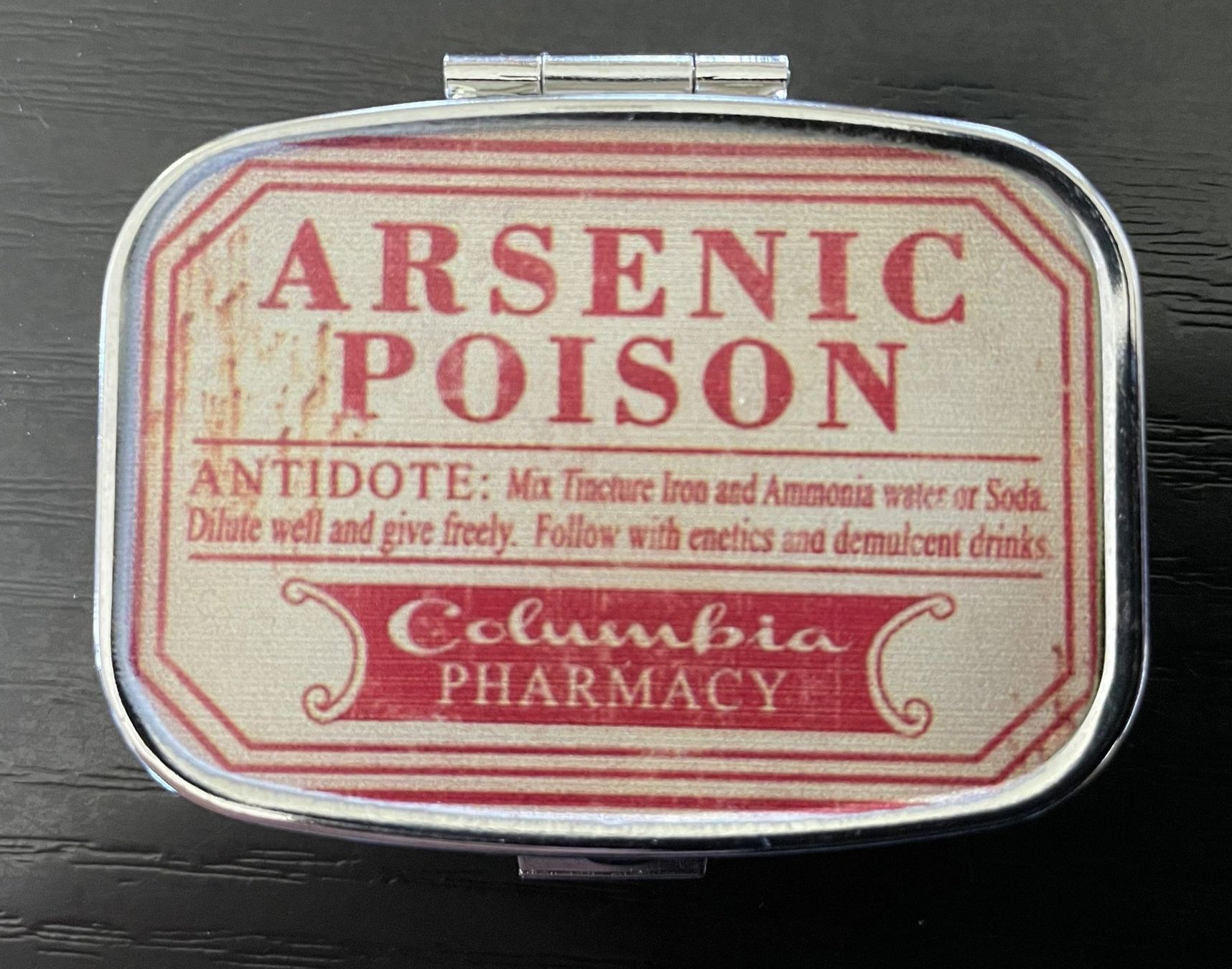 Contenitori & Simili: Blechdose Dose ARSENIC POISON Pillendose Blech Springdeckel – Usato da Oftringen venduto da allesmeins 2