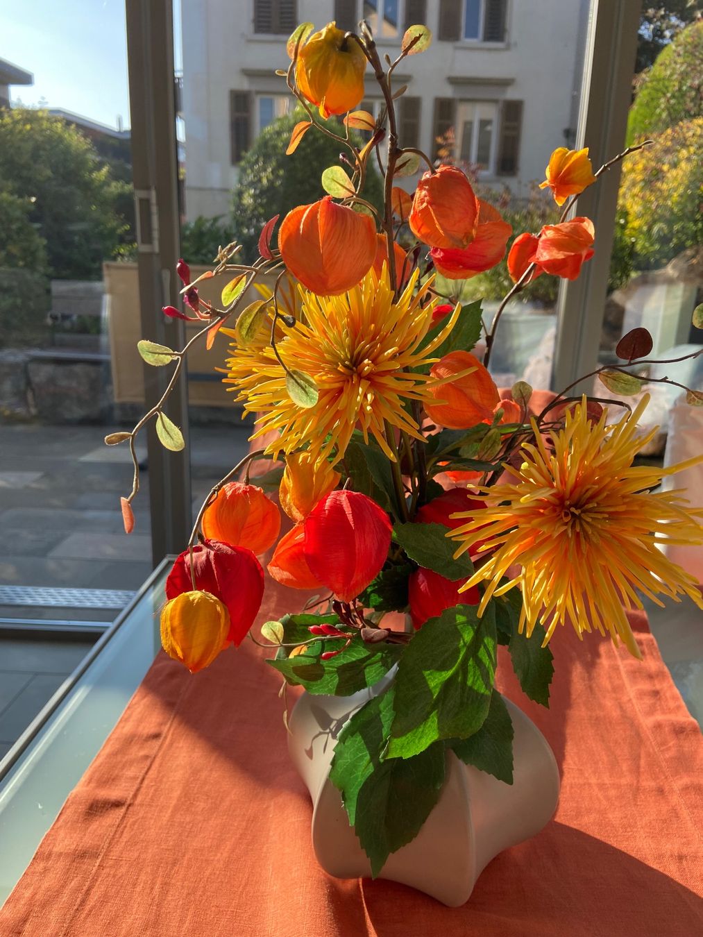 Alle Dekorationen: Blumenstrauss unverwüstlich inkl, Vase – Gebraucht aus Thalwil von Sommerwende 3