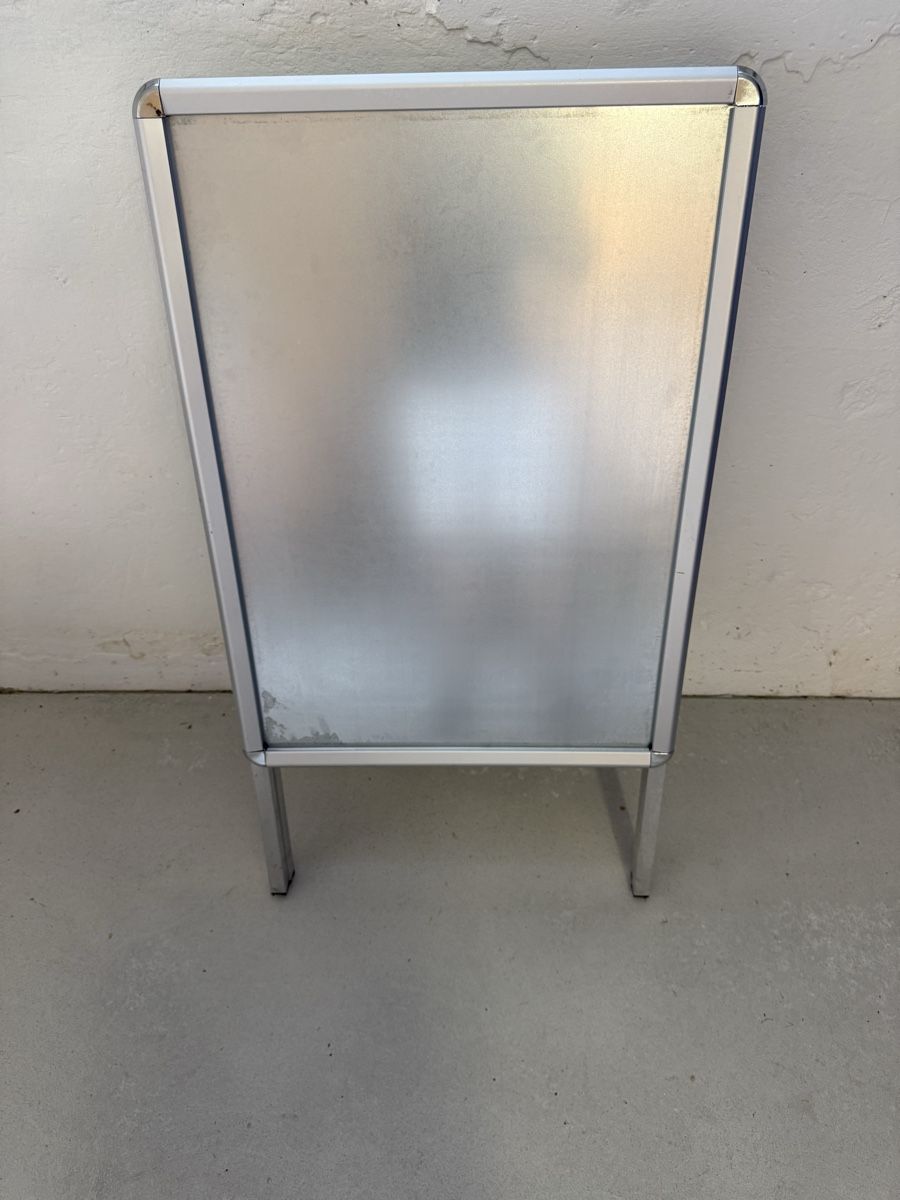 Equipement de magasin & Foires: Aluminium Kundenstopper / A-Frame – D'occasion à lüscherz par Padawan12 1