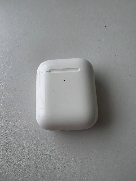 Kopfhörer: Apple AirPods 2. Gen mit Wireless Charging Case – Gebraucht aus Zürich von hyroxer 1