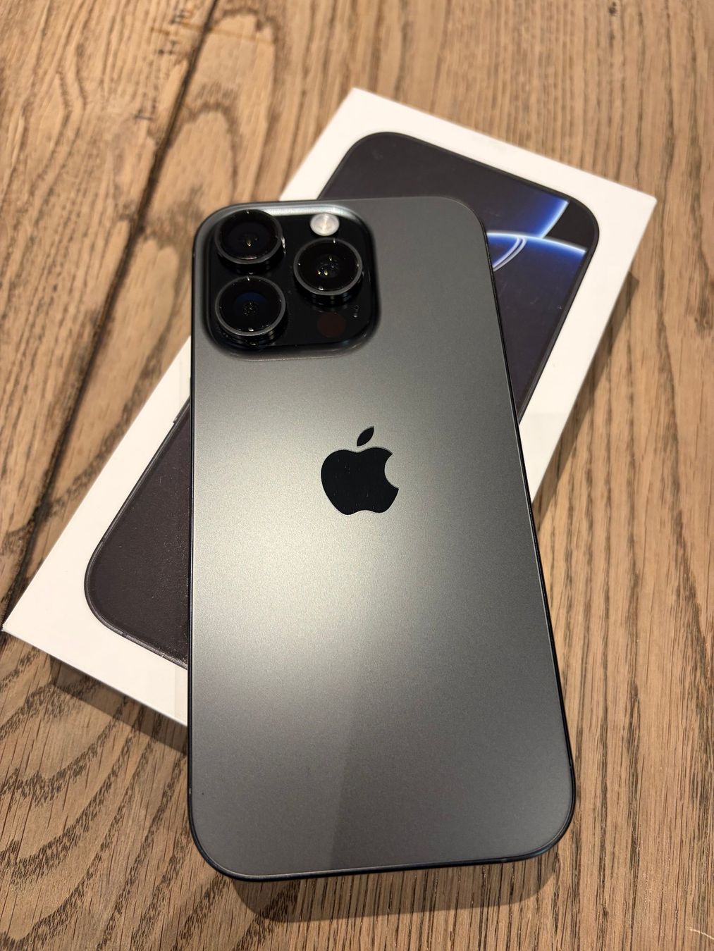 Apple Telefoni cellulari / Smartphones: I-Phoine 16 Pro, Black Titanium 512GB – Usato da Weissenburg venduto da morgeten 2