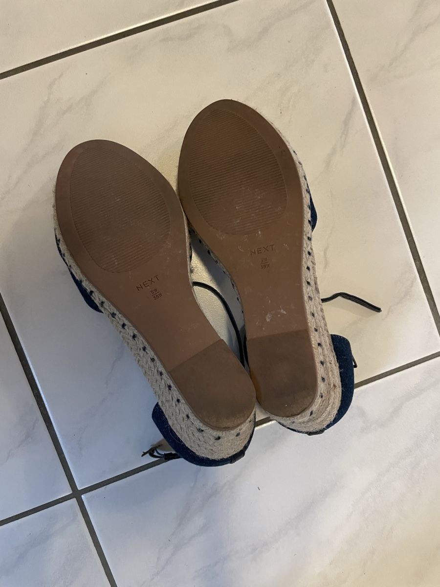 Scarpe da donna: Keilsandalen 1xgetragen – Usato da Menziken venduto da FS-Creativity 3