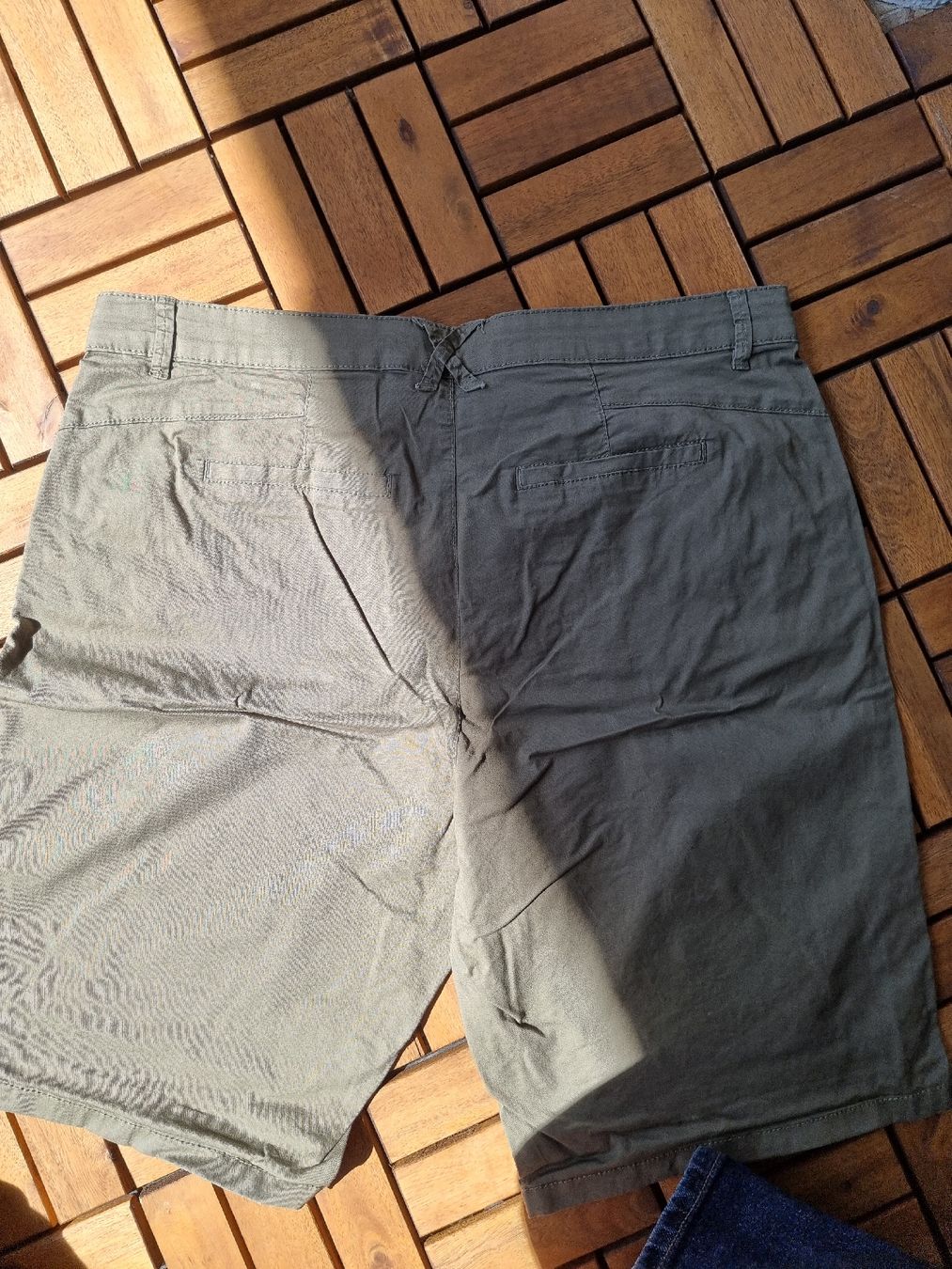C&A Pantaloni: kurze Stoffhose C&A in EU 42 – Usato da Balzers venduto da Homeandgarden 1