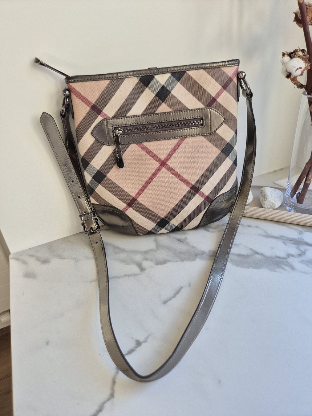 Burberry Taschen für Damen: Burberry Umhängetasche – Gebraucht aus Weisslingen von Airgate 1