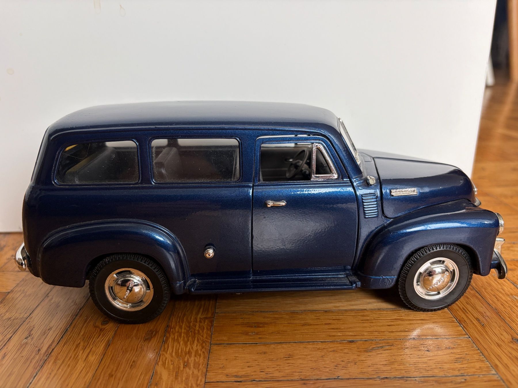 Chevrolet Modellautos: Chevrolet Suburban 1950 – Gebraucht aus Neuhausen von Jeff. 1
