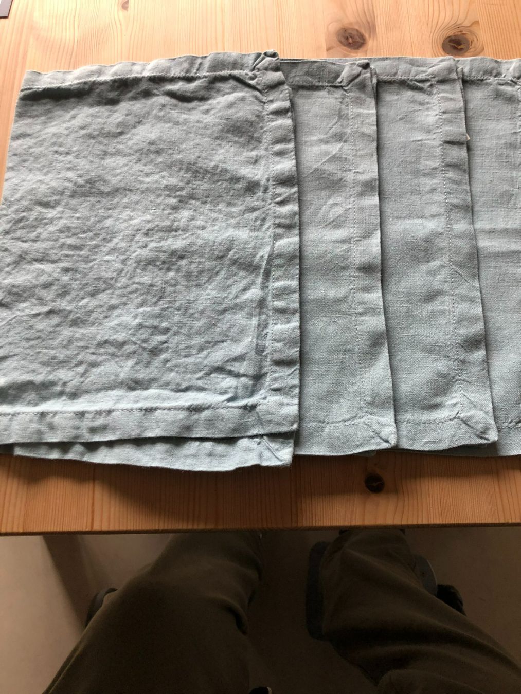 Set di tavolo e panche: 4er Tischset von MANOR Hellblau aus Leinen – Usato da Bellinzona venduto da JackieBlue