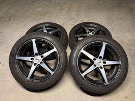 4 pneus hiver sur jantes UNIROYAL 17 pouces