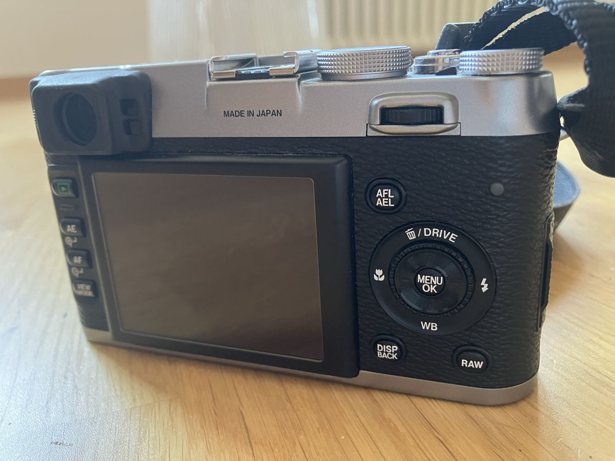 Fujifilm Appareil photo: Fujifilm FinePix X100 – D'occasion à Zürich par Wooha 2