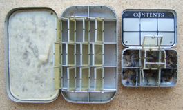 2  ALUMINIUM BOXEN : 1X MIT FLIEGEN/NYMPHEN