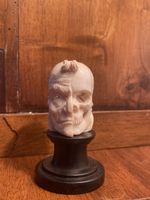 Memento Mori Hirschhorn geschnitzt 