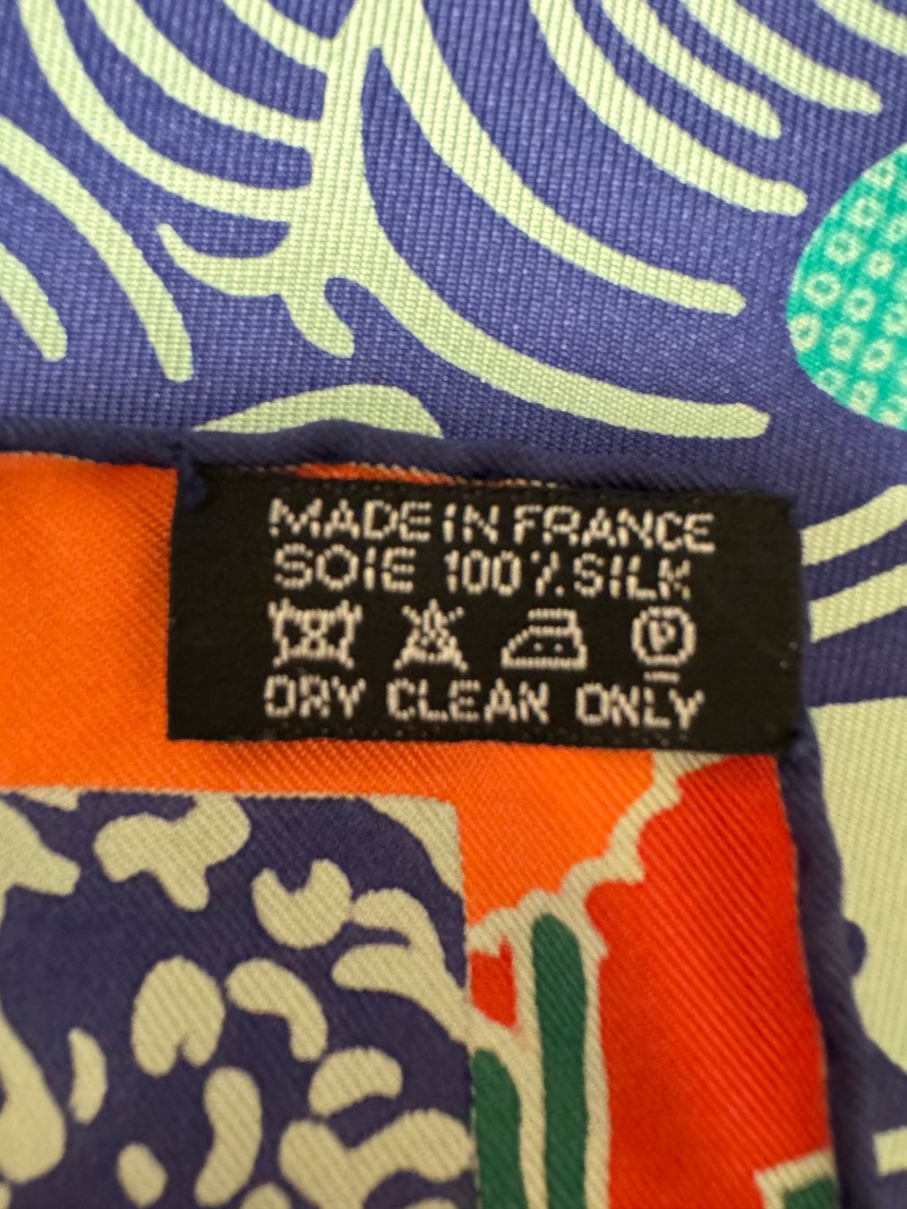 Hermès Foulards, Tücher & Schals: Hermès Carré 90 – Kunstvoll, lebendig und luxuriös – Neu (gemäss Beschreibung) aus Otelfingen von  4