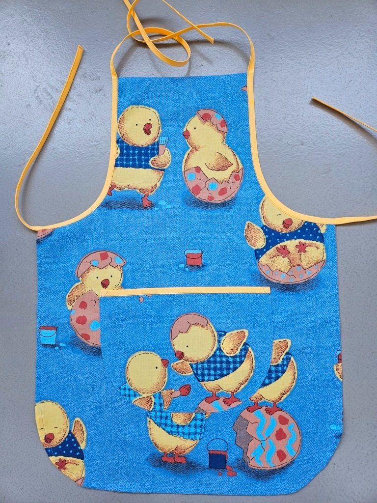 Sonstiges für Kind & Baby: Kinderschürze: grosse Kücken – Neu (gemäss Beschreibung) aus Luzern von Kiebitz07