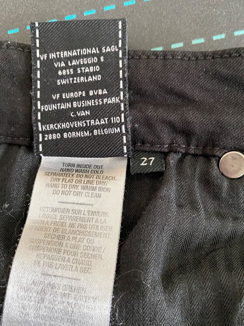 Jeans: Jeans 7 schwarz Grösse 27 – Usato da Sulzbach venduto da mar_27 2