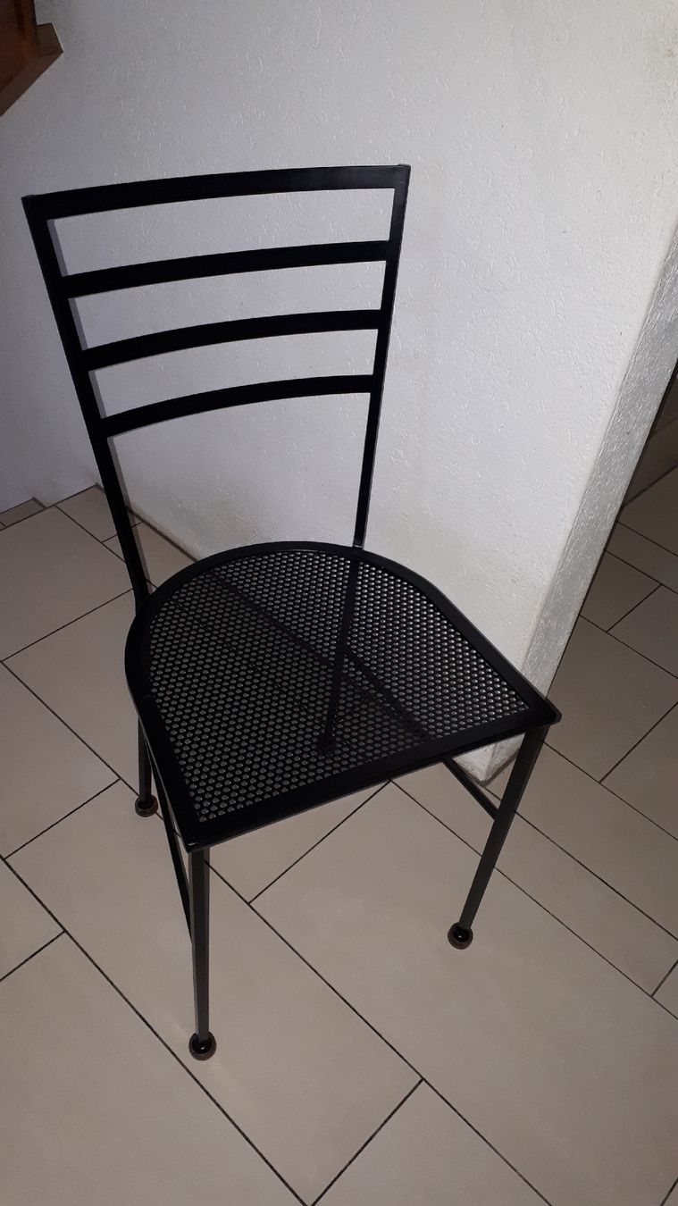 Sedie: 6 schwarze Design Metallstühle – Usato da Weiningen ZH venduto da Annakatharina
