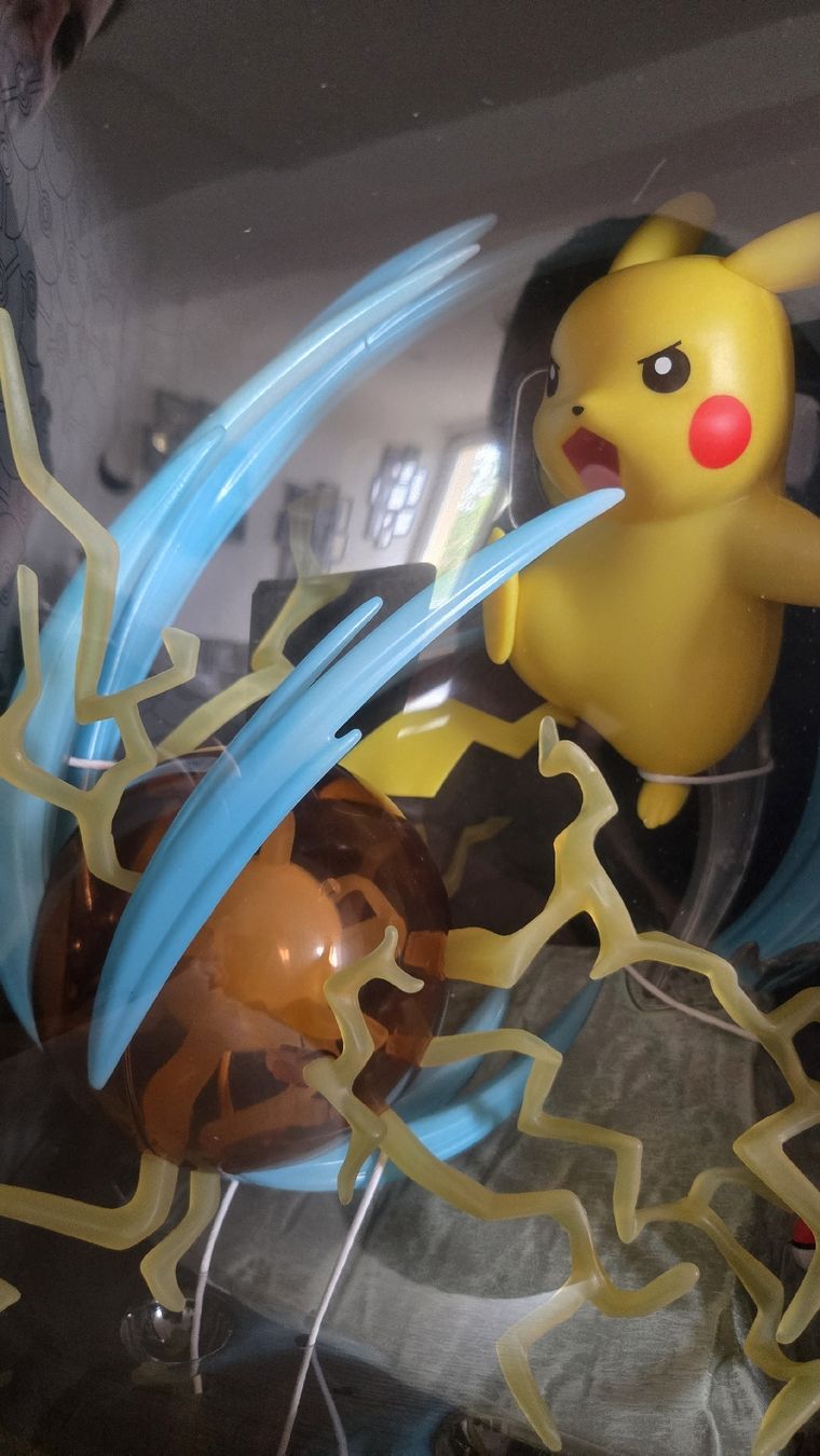 Pokémon Figuren: Pokémon Select Deluxe Figur Pikachu Light FX (mit LED) – Neu und originalverpackt aus Trogen von Brolylssj 2
