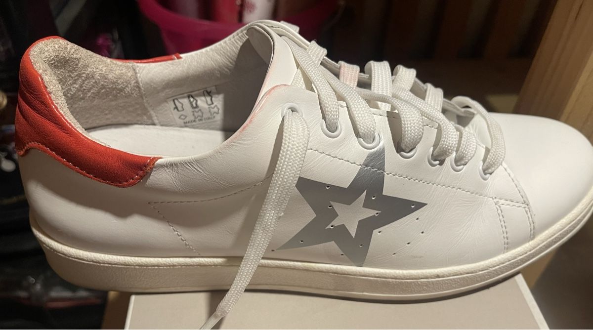 Herrenschuhe: weisse Turnschuhe Leder Grösse 44 – Gebraucht aus Wil SG von WauWauBoutique