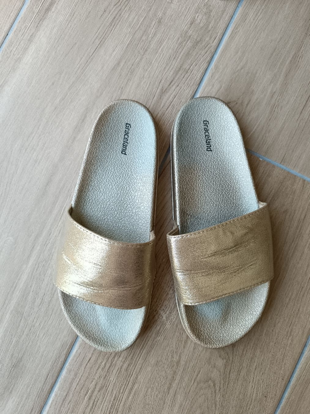 Scarpe da donna: Pantoletten gold – Usato da Wolfwil venduto da SecondOwner 3