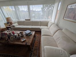 Grosses Ecksofa, für 6-8 Personen. weisses Alcantara