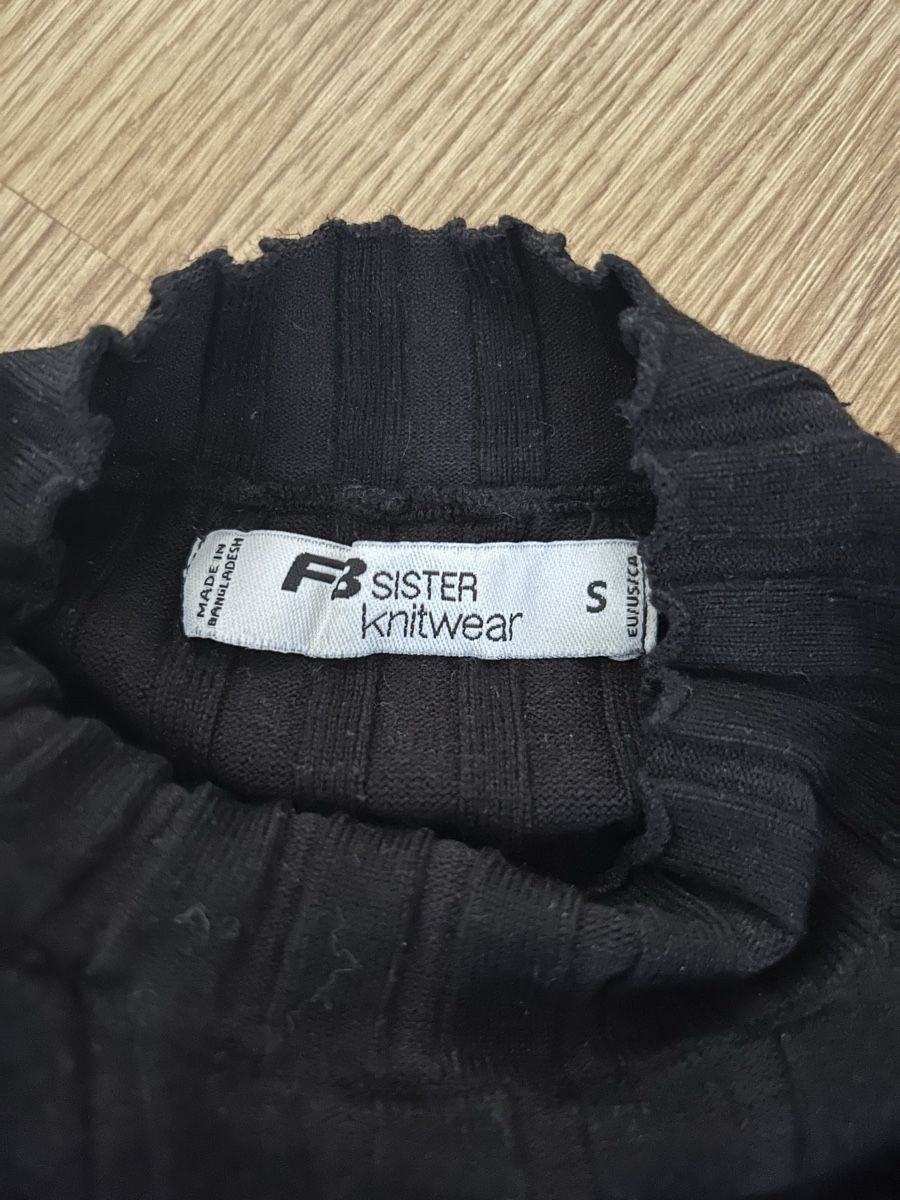 Tops: Crop Top Rollkragen – Gebraucht aus Wetzikon ZH von zuz_ffn2 2