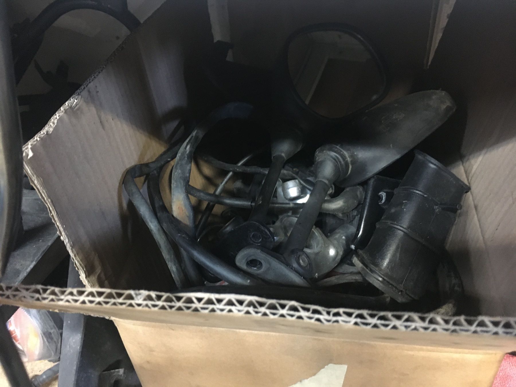 Yamaha Strada: Yamaha Tzr 50 + 1 châssis et plaind de pièces – Usato da Boudevilliers venduto da boost98 6