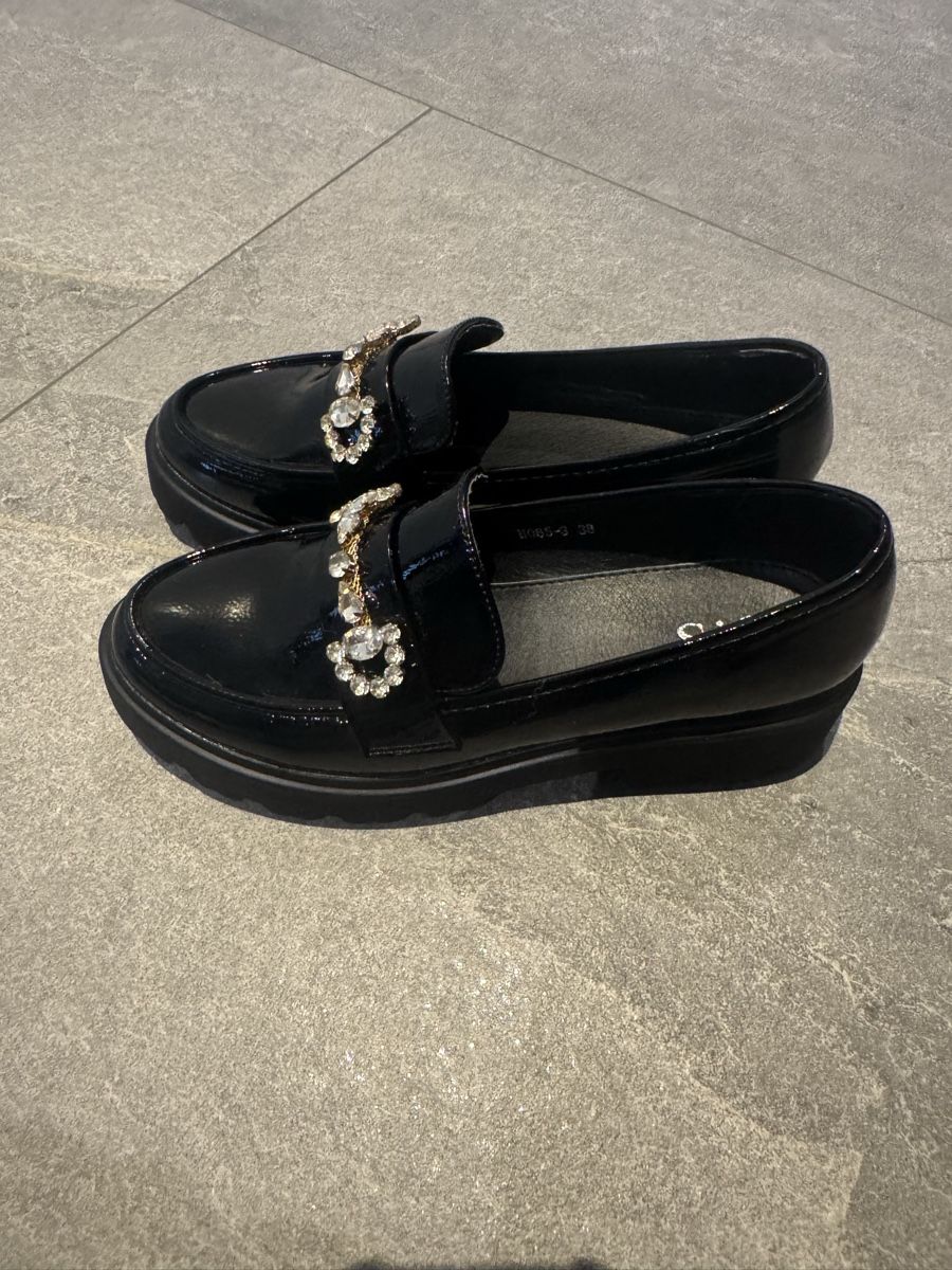 Scarpe da donna: Schwarze Lack Loafers – Usato da Neuenegg venduto da mel_5pnq 1