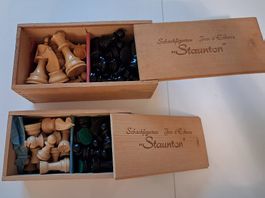 Lot de deux boîtes pièces jeux échec en bois