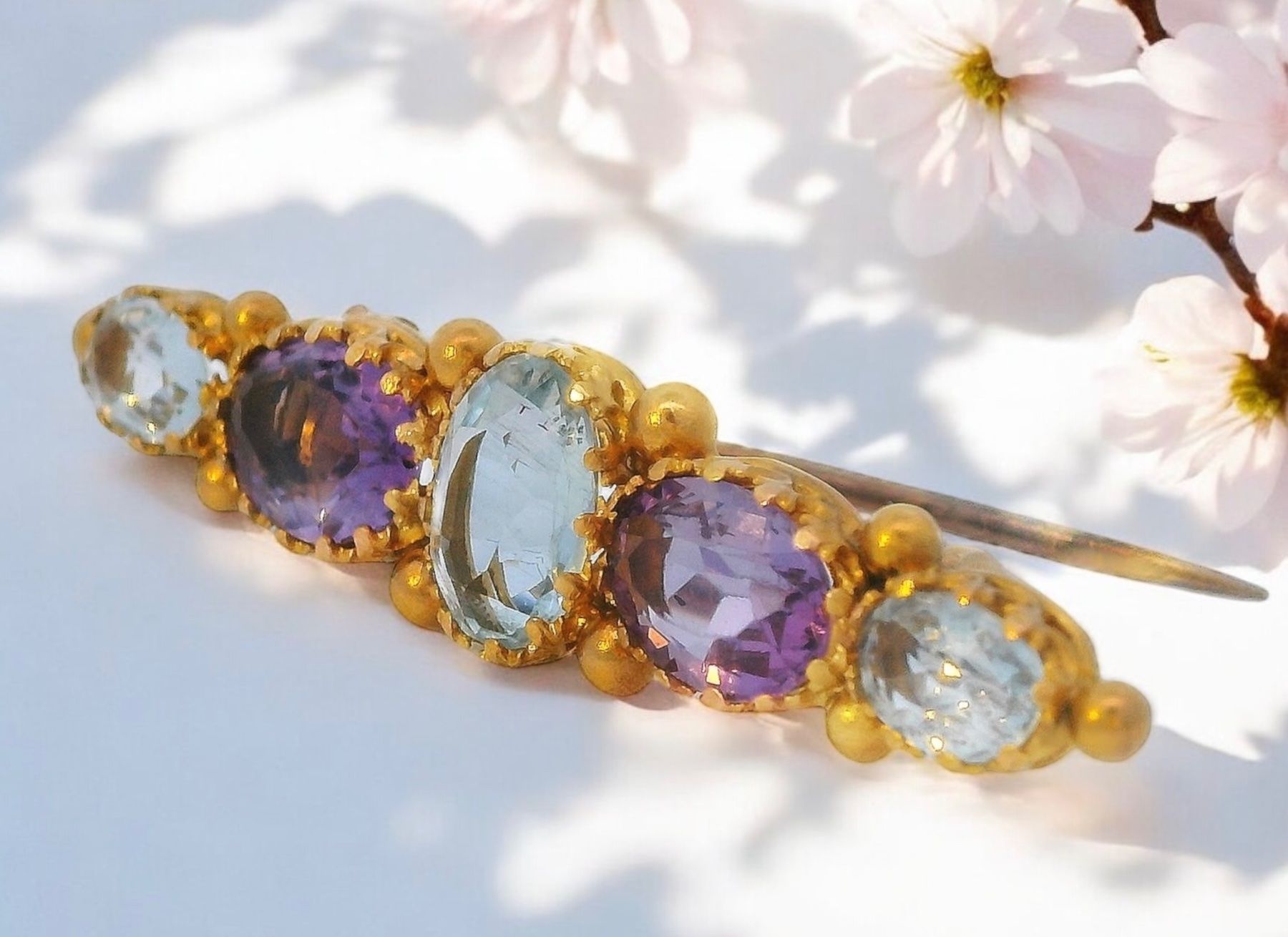 Broschen & Nadeln: Antik Viktorianisch 18K Goldbrosche mit Aquamarin & Amethyst – Gebraucht aus Embrach von estzeh1