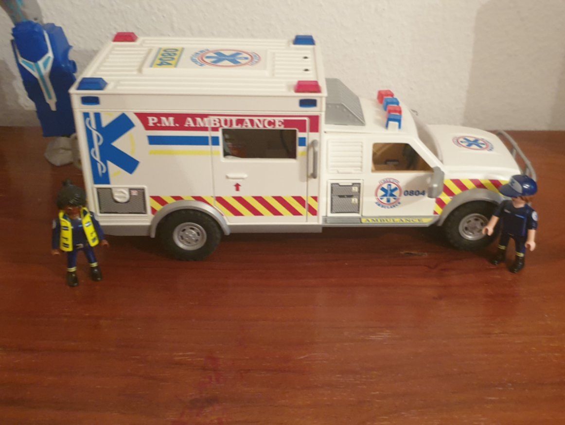 Playmobil Giocattoli: Ambulance playmobil + robot – Usato da Fribourg venduto da mal_8zjh