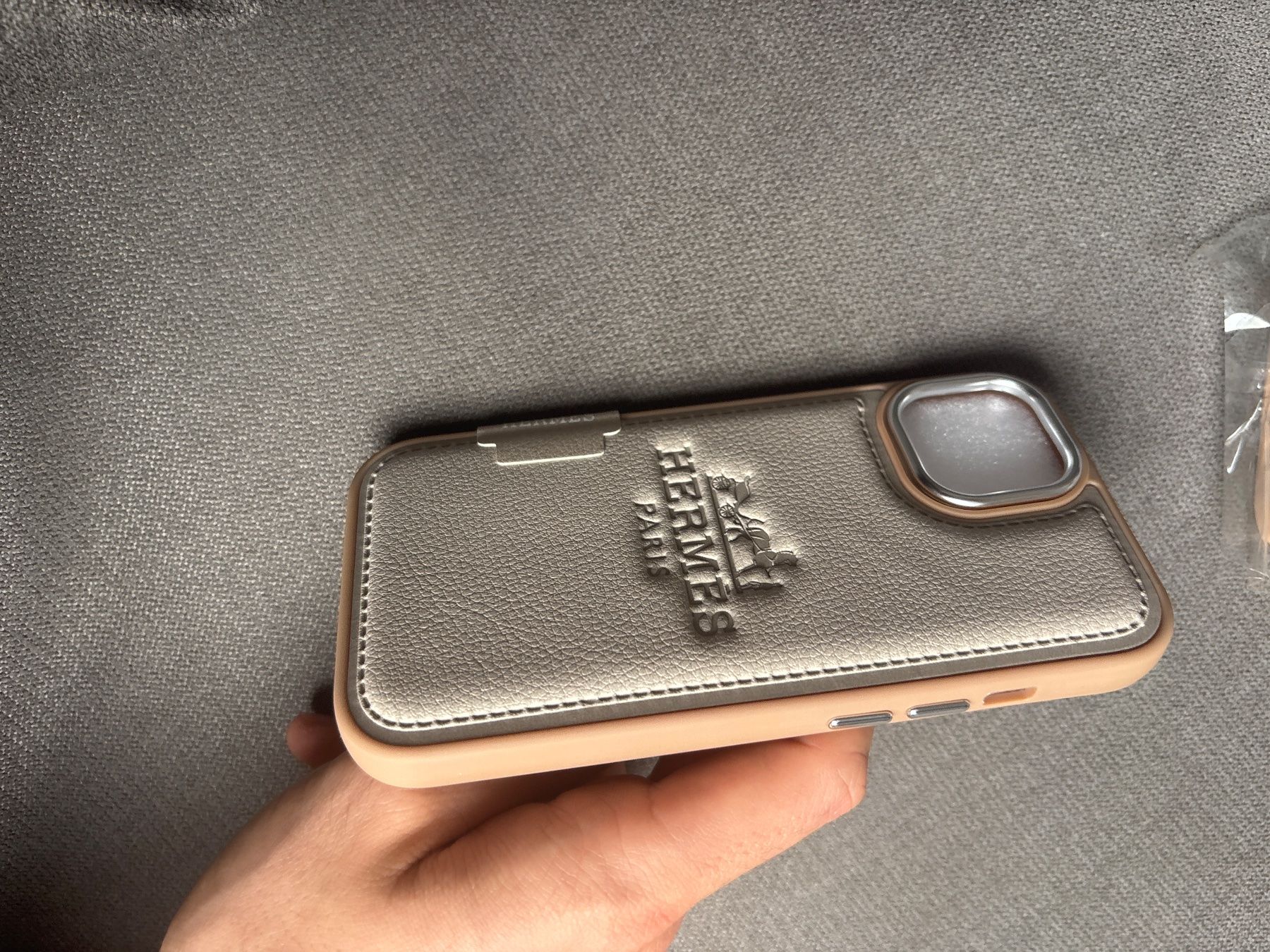 Apple Coques & Protection écran: Hermes Handyhülle – Neuf avec emballage d'origine à Aesch BL par cal_7872 1
