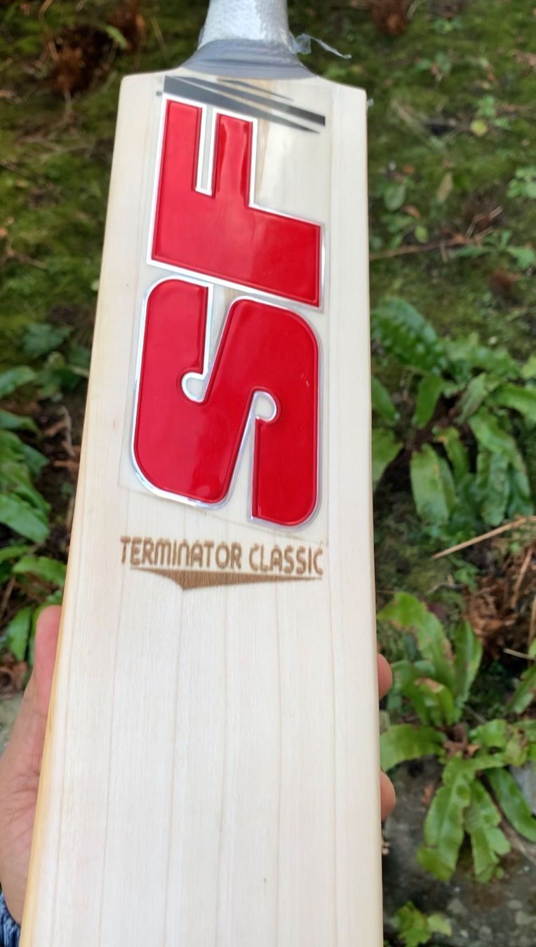 Articoli in legno: SF Terminator Classic Cricket bat SH – Nuovo e nell'imballaggio originale da Luzern venduto da ronymamuni 1