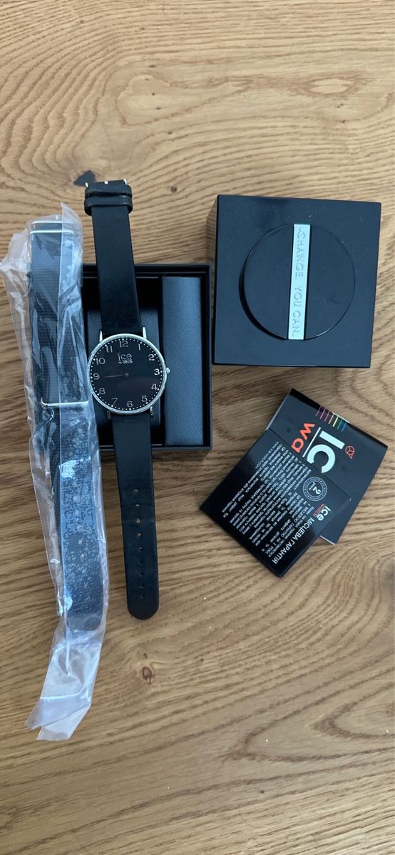 Ice watch Orologi: Ice Watch Uhr schwarz/silber – Usato da Zofingen venduto da kat_gbm9