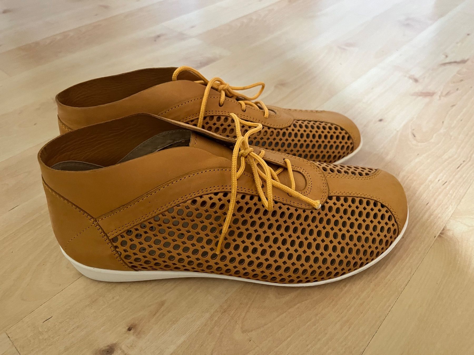 Helvesko Scarpe da donna: Schuh Damen Helvesko Gr 41 – Usato da Schwanden GL venduto da Leemueller 2