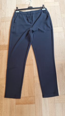 Leichte, schwarze Sommerhose von Vero Moda Gr. 38