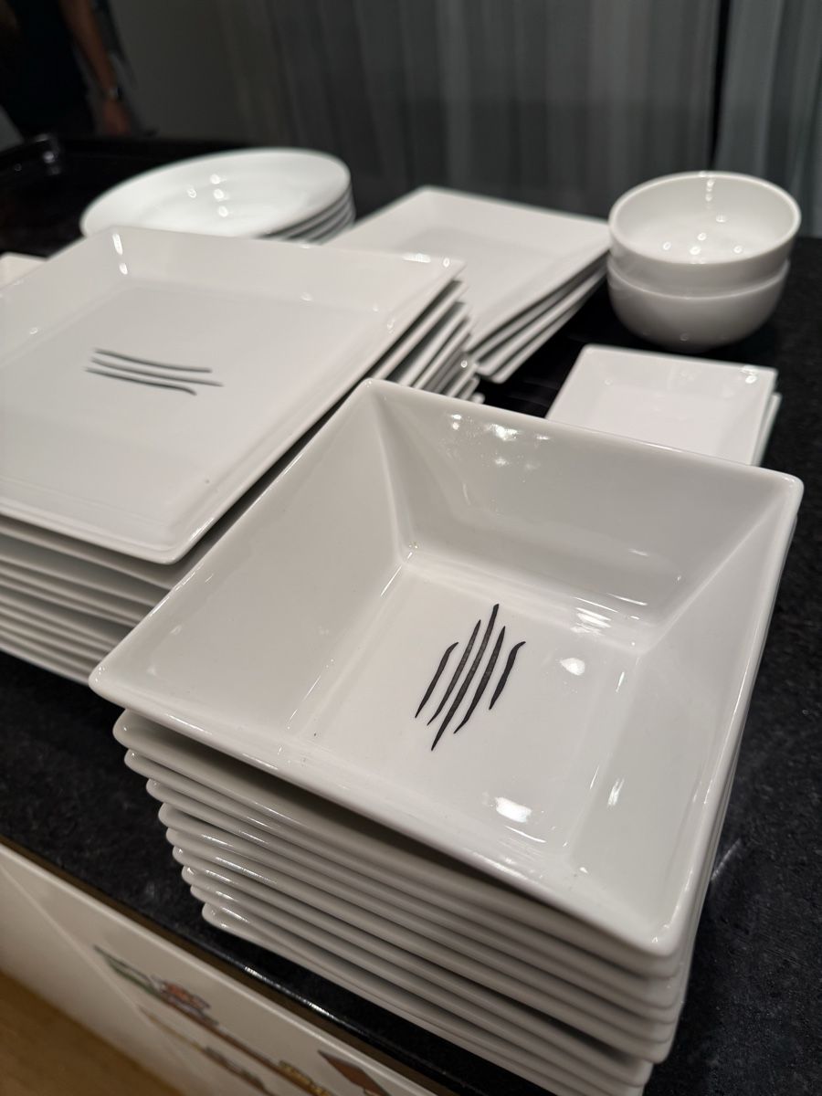 Set di piatti: Geschirr-Set, weiss 40 Stück – Usato da Arbon venduto da DominiqueBergue 1