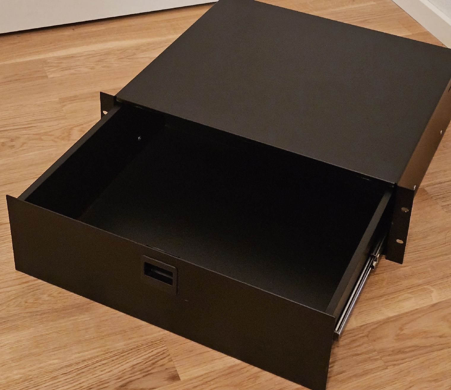 Fixations: Schublade schwarz Metall Rack Samson 19" – D'occasion à Baden par rob_grh6