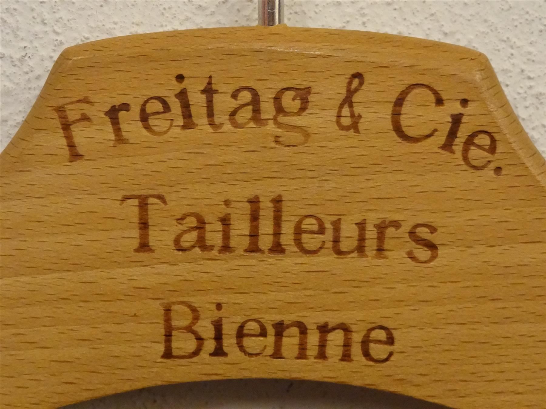 Appendiabiti: Kleiderbügel FREITAG TAILLEUR BIENNE – Usato da Kerzers venduto da zimmergruen 3