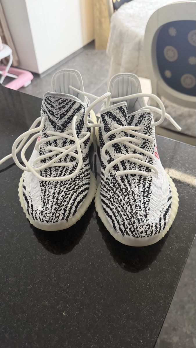 Adidas Scarpe da uomo: Yeezy Zebra 41 – Nuovo (secondo la descrizione) da Bülach venduto da fati_hamilton44
