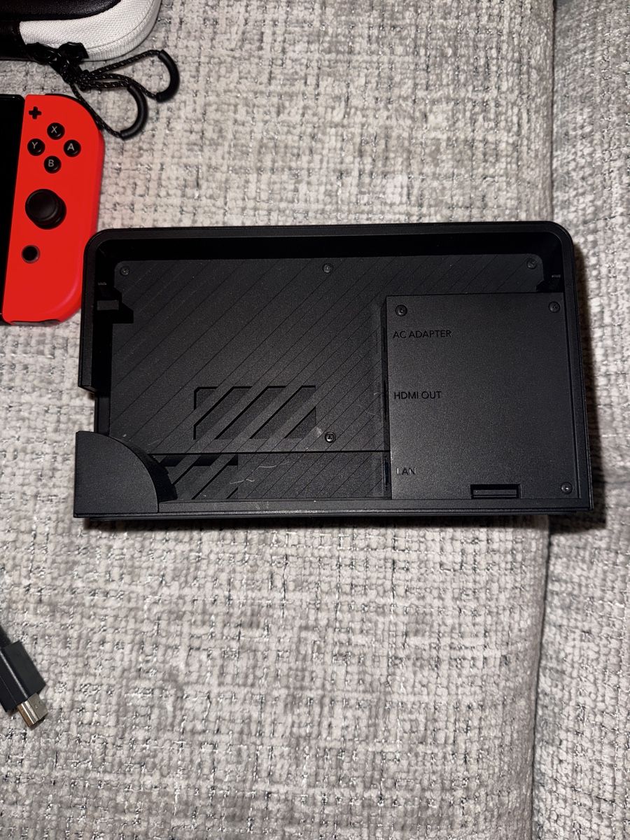 Nintendo Console: Nintendo switch OLED – Nuovo (secondo la descrizione) da Genève venduto da bou_7vrk 1