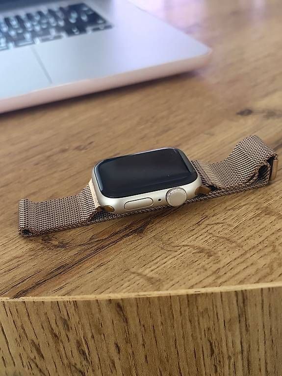 Smartwatch: Apple Watch SE  40mm GPS – Usato da Basel venduto da ele_5gt6 1