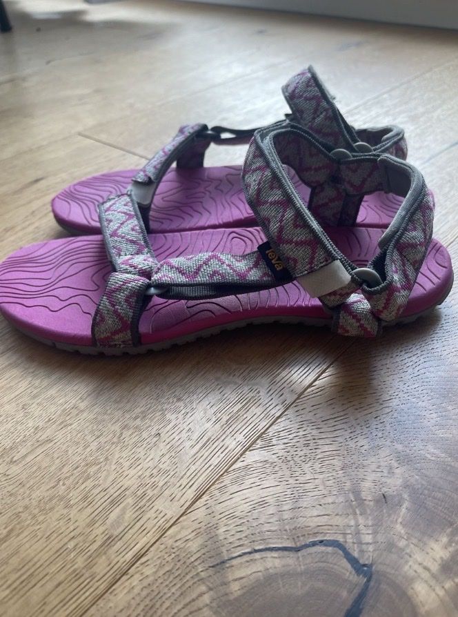 Teva Scarpe da uomo: Teva Sandalen 38/39 – Nuovo (secondo la descrizione) da Zürich venduto da annalenzki 1