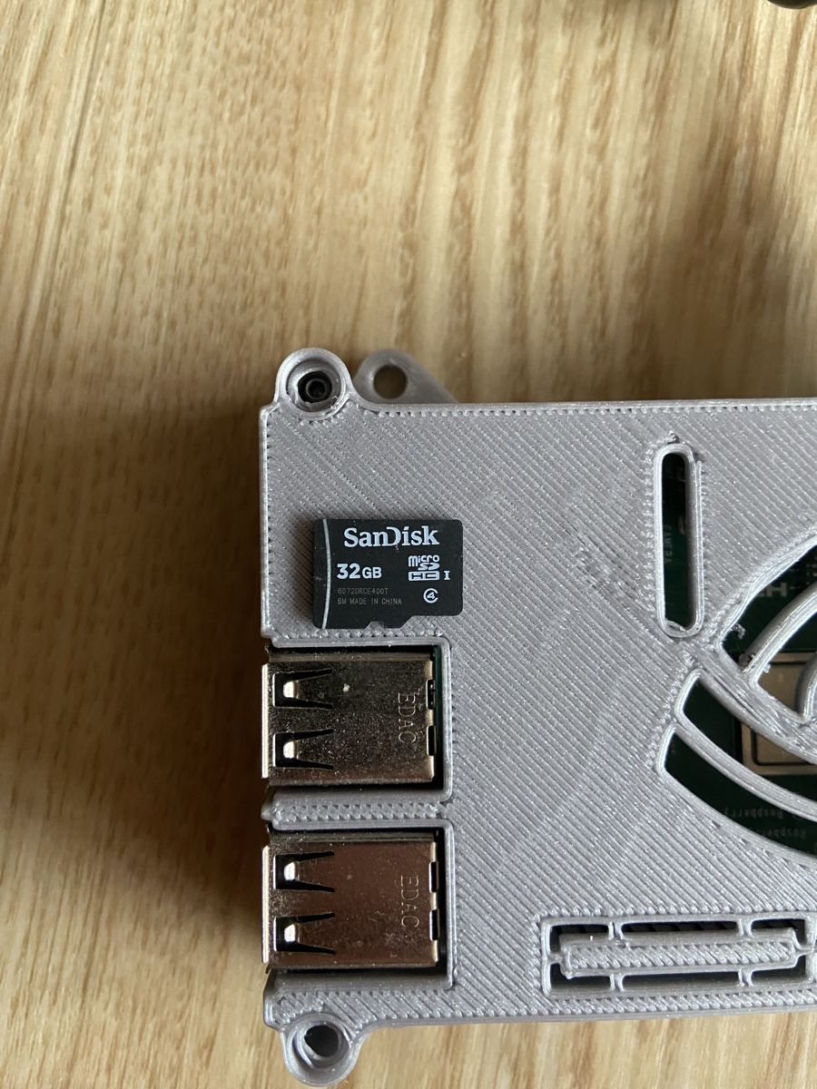 PCs: Raspberry Pi 3 mit Hülle und SanDisk 32GB MicroSD K – Gebraucht aus Alpnach Dorf von elMulax 3