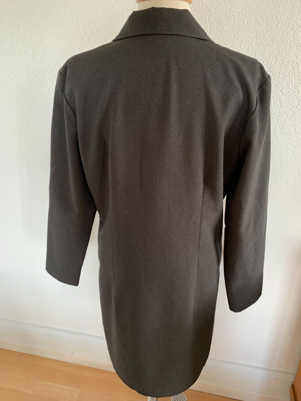 Giacche: dünne Cibyll Damen Jacke, Gr. 42, Grau – Usato da Worb venduto da farben20zauber 2